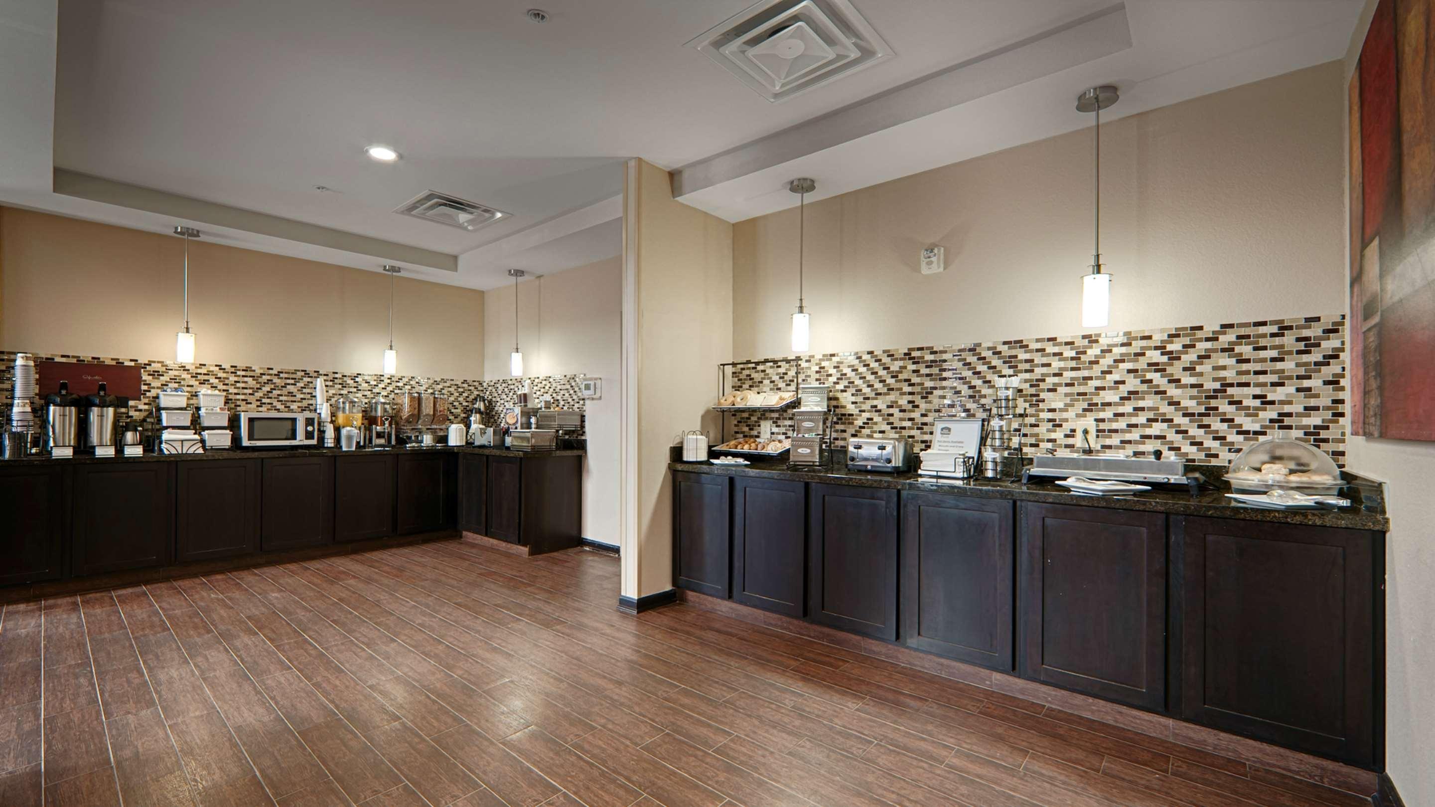 Best Western Plus Cushing Inn & Suites Exterior photo