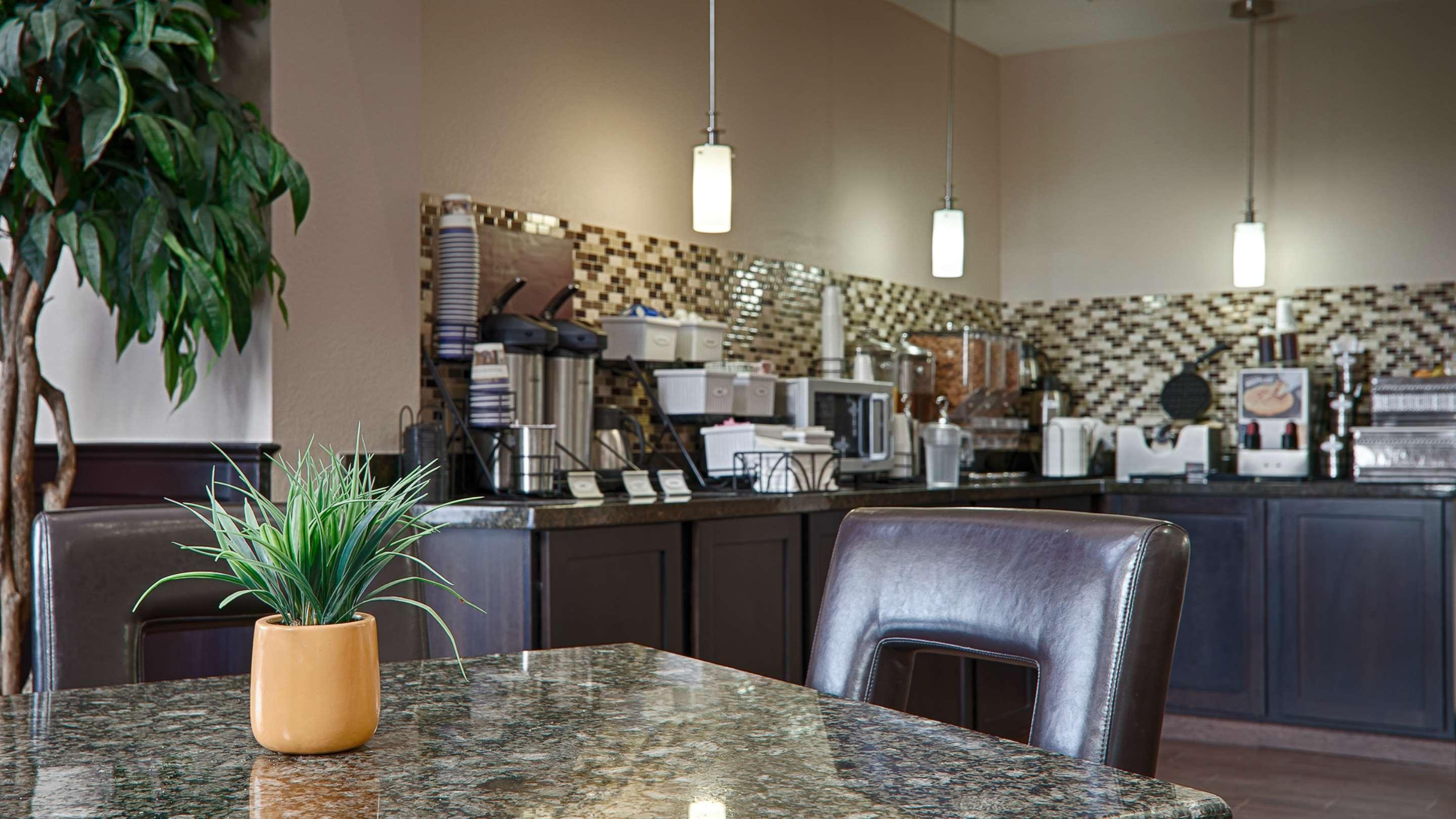 Best Western Plus Cushing Inn & Suites Exterior photo